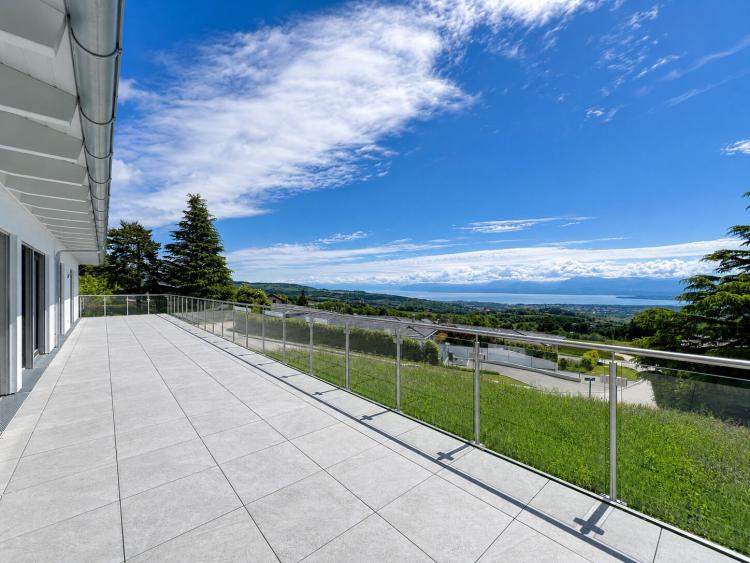 Villa de luxe avec vue imprenable sur le lac Léman et les Alpes