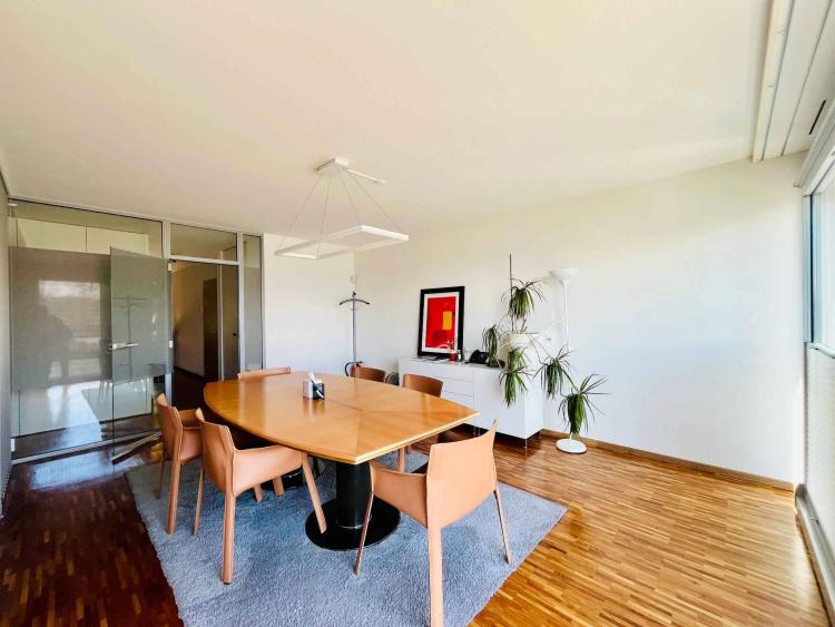 Bureaux traversants de 90 m² avec vue sur le Lac Léman et spacieuse terrasse