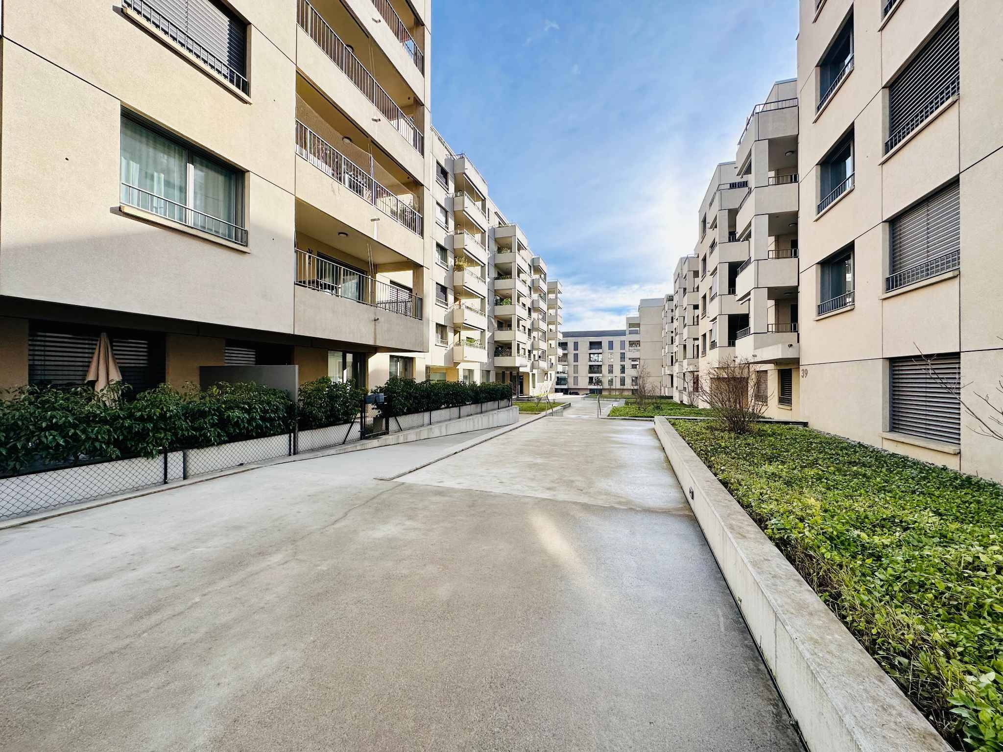 Arcade Neuve - 143 m² à Nyon, Quartier de la Petite Prairie
